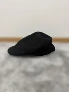 黒い編み物ベレー帽
