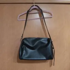 黒合成皮革 ショルダーバッグ