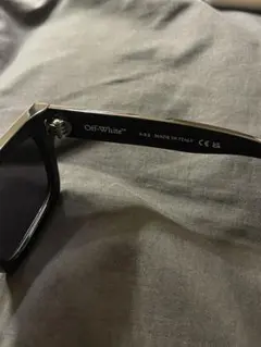 Off-White ブラック サングラス OER1108 1007のサムネイル
