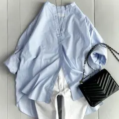 美品 アダムエロペ BIGシルエットバンドカラーシャツ ブルー コットン100%のサムネイル
