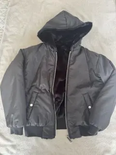 フード付きブラックダウンジャケット EMODA