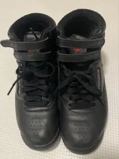 リーボック　ブラック　ハイカットレザースニーカー