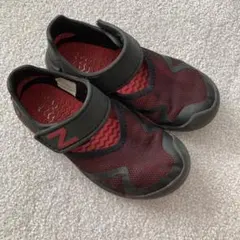 New Balance 赤黒 サンダル　18㎝