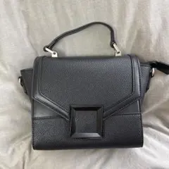 黒い合成皮革ショルダーバッグ