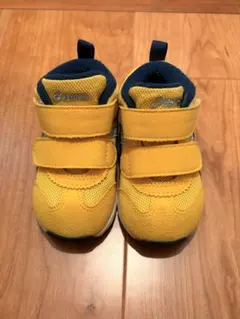 アシックス スクスク ミドルカットスニーカー13.5