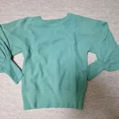 グリーンのトップス