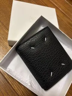美品 メゾンマルジェラ 4ステッチ 二つ折り財布 コンパクトウォレット 黒