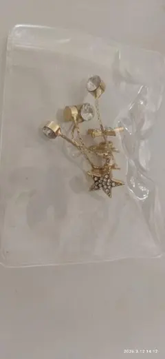 星型クリスタルピアス