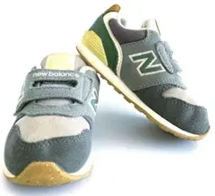 【13cm】New Balance グレー/グリーン キッズスニーカー
