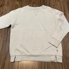 ベージュトレーナー