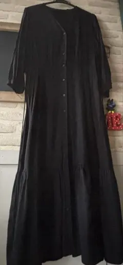 ユニクロ　黒の長袖Vネックワンピース
