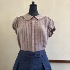 グレージュのプリーツ半袖ブラウスのサムネイル