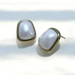 ヴィンテージ　パールホワイト　ピアス　ゴールド　アンティーク　レトロ　シンプル