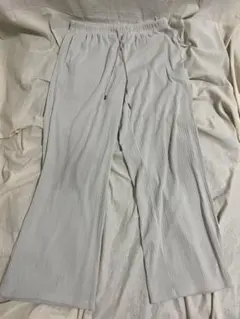 GU プリーツワイドパンツ アイボリー