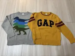 恐竜柄とGAPロゴの長袖セーター2点セット