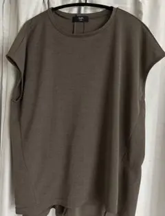 ブラウン 半袖 Tシャツ ボタン付き　SHIPSのサムネイル