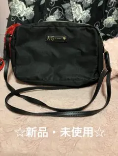 『新品・未使用』ショルダーバッグ　内側小花柄