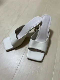 美品⭐︎リゼクシーRESEXXYホワイトミュール シルバーチェーンソールLのサムネイル