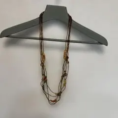 カラフルな多層ビーズネックレス