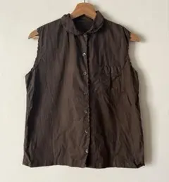 ブラウン ノースリーブ トップス フリル 襟付き 前開き　シャツ　大人可愛い