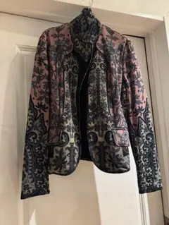 VIVIENNE TAM ノーカラージャケット 総柄のサムネイル