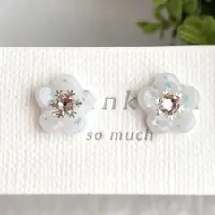 No.97　白　花　ピアス/イヤリング　ハンドメイド　レジン