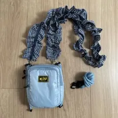KiU ショルダーバッグ フリルストラップ付き