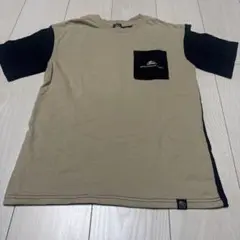 ポケット付きベージュ黒Tシャツ