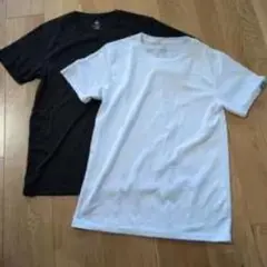 黒と白のTシャツセット