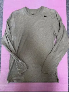 NIKE ドライフィット　ロングTシャツ