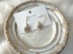 星形デザインのピアス(両耳用)