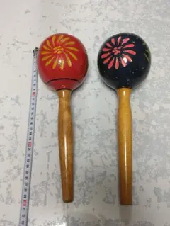 マラカス　赤と紺色のサムネイル