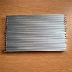 ヒートシンク シルバー 100x59x10mm