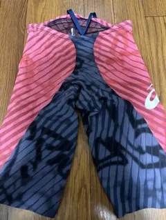 ASICS 競泳用水着 赤/黒 ストライプ - メルカリ