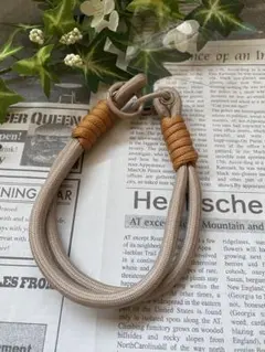 ダブルバックルショ一トロープ 透明カ一ドホルダーつき ハンドストラップ べージュ