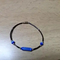 青いビーズのカジュアルブレスレット