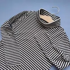 ユニクロ140cm 綿100% 白黒ストライプ タートルネック長袖カットソー
