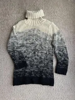 タートルネックセーター グラデーション　 八部袖丈　アルパカ