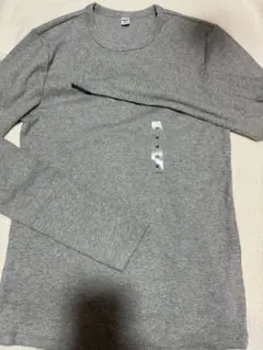 UNIQLO グレー 長袖Tシャツ Mサイズ