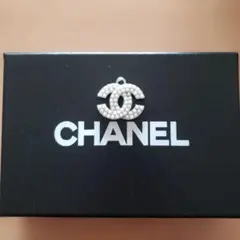 CCロゴ ペンダントトップ ✨ ホワイト ビーズ