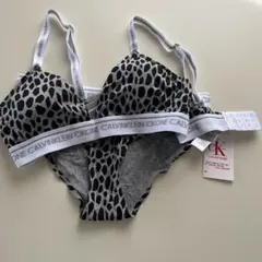 Calvin Klein アニマルプリント ブラジャーショーツセット