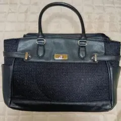 フォーマル　黒のハンドバッグ