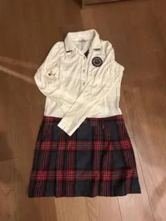 ポロシャツとチェックスカートのセット