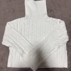 GU パフィータッチクロップドタートルネックセーター