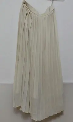 アイボリー プリーツロングスカート