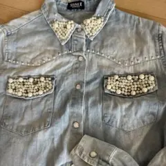 SHAKE SHAKE パールビーズ付きライトブルーシャツ