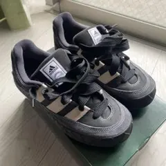 adidas ブラック/ホワイト スニーカー