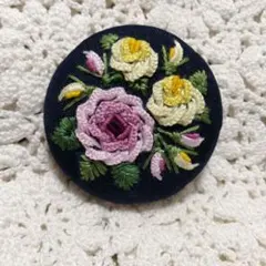 58.刺繍ブローチ　ハンドメイド