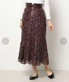 美品★リリーブラウン 合皮レザー 刺繍 ロングスカート　フレア　ボルドー　春