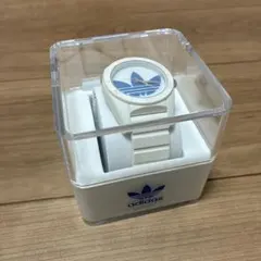 adidas 腕時計のサムネイル